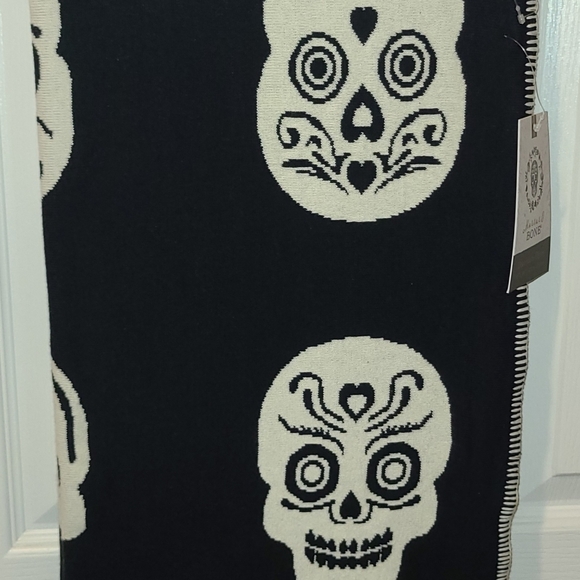 Mortar & Bone Sugar Skull Skulls Reversible Throw BlanketSo soft and cozy - Picture 1 of 12